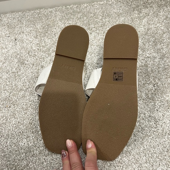 Elegant White Sandals with Tortoise Accent - Picture 2 of 3